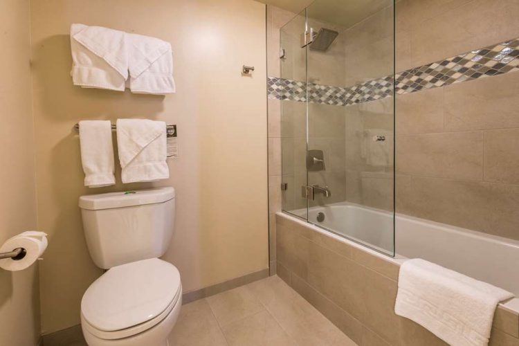 Aston Waikiki Beach Tower - Master Bathroom