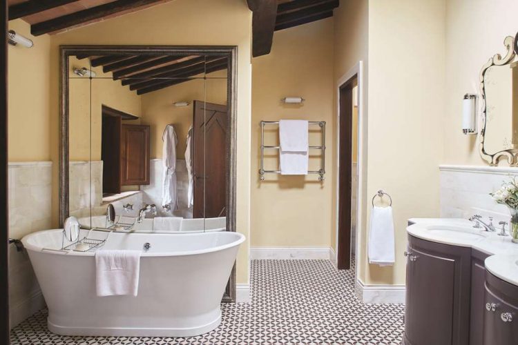 Deluxe Double Room Bathroom