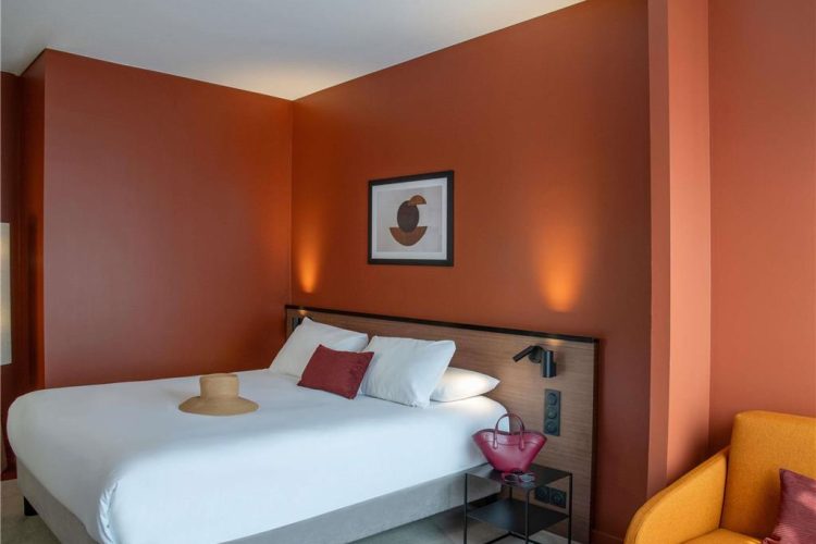 Guest room