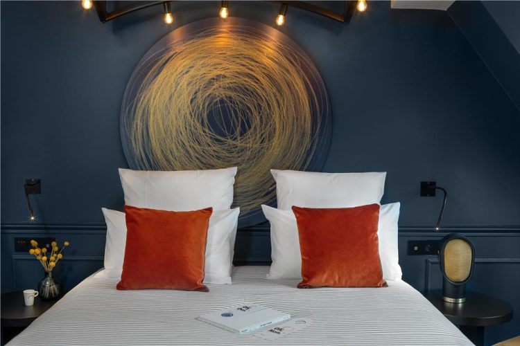Guest room
