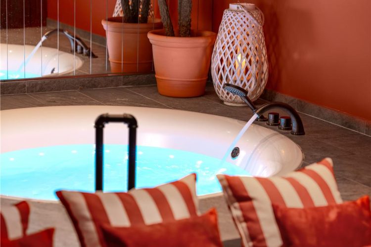 Private bath 1