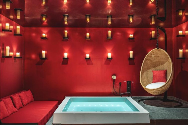 Private bath 2