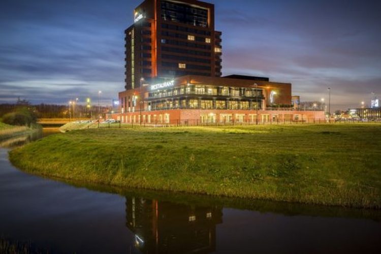 Van der valk Dordrecht -  Outside Night