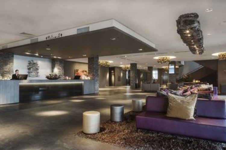 Van der valk Dordrecht - Reception and Lobby