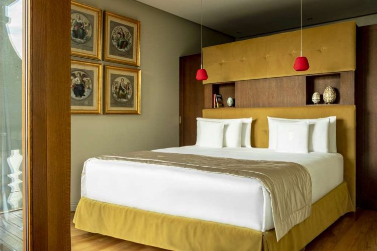 Rooftop Front Suite bedroom