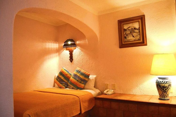 cama doble habitacion estandar hotel villas teotihuacan double bed standard room