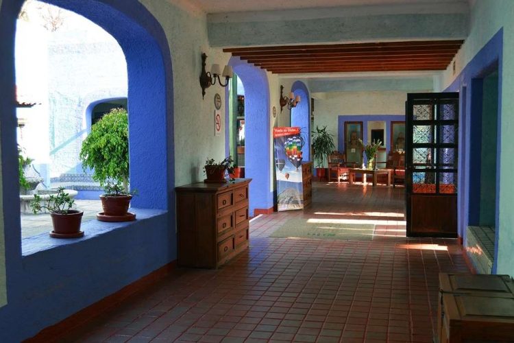 corredor de entrada hotel villas teotihuacan entrance corridor