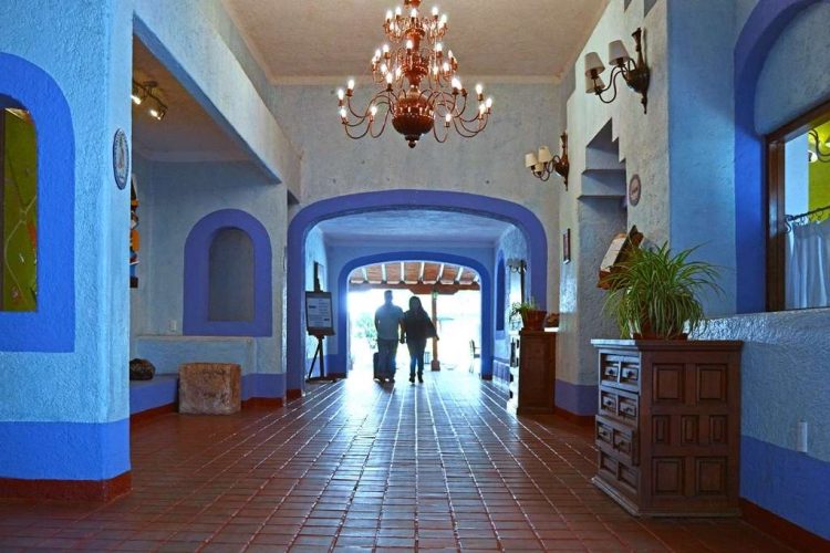 acceso al restaurante media luna hotel villas teotihuacan access to restaurant media luna